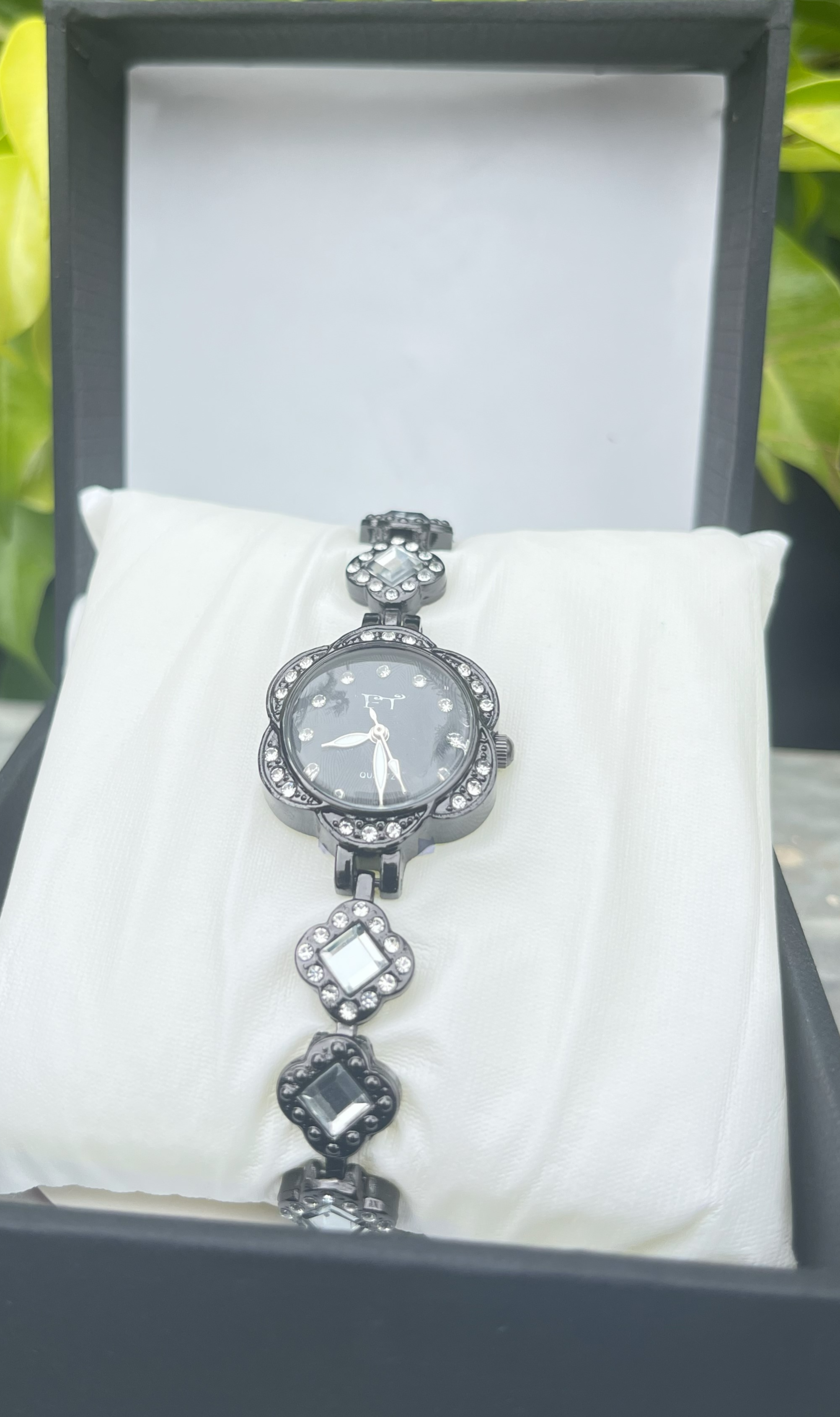 FT-Elegant Black Bracelet Watch with Crystal Accents