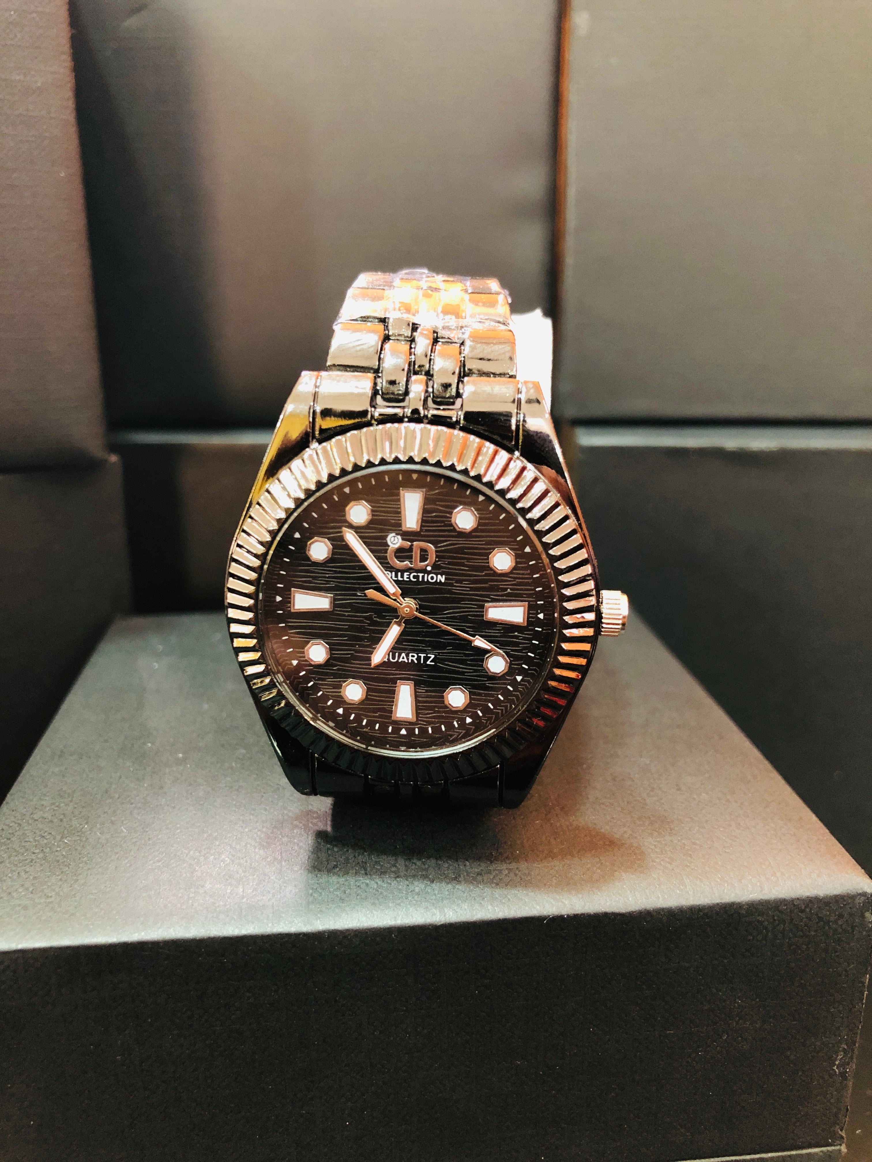 CD-Collection  Elegant Black Quartz Watch