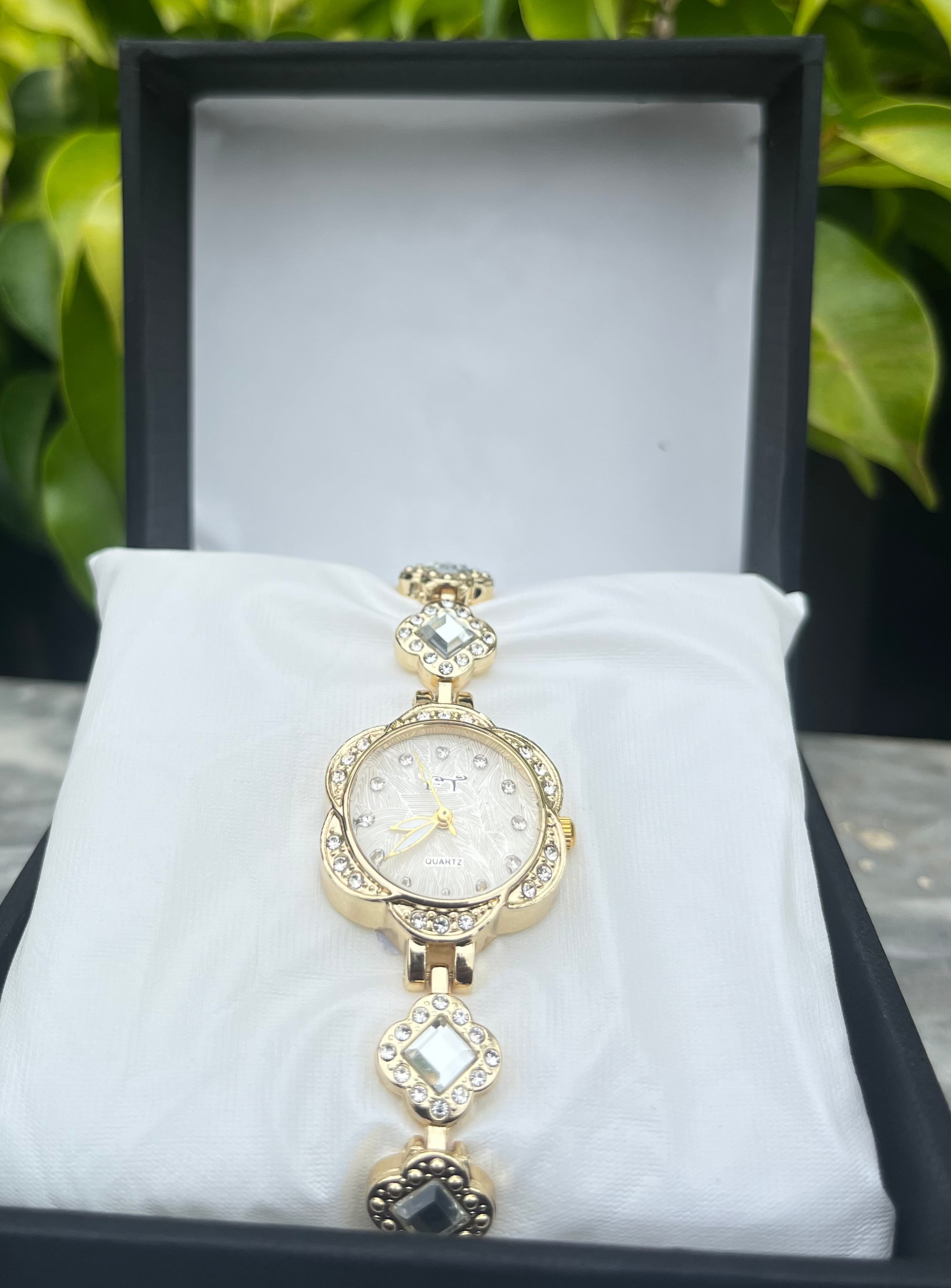 FT-Elegant Gold Bracelet Watch