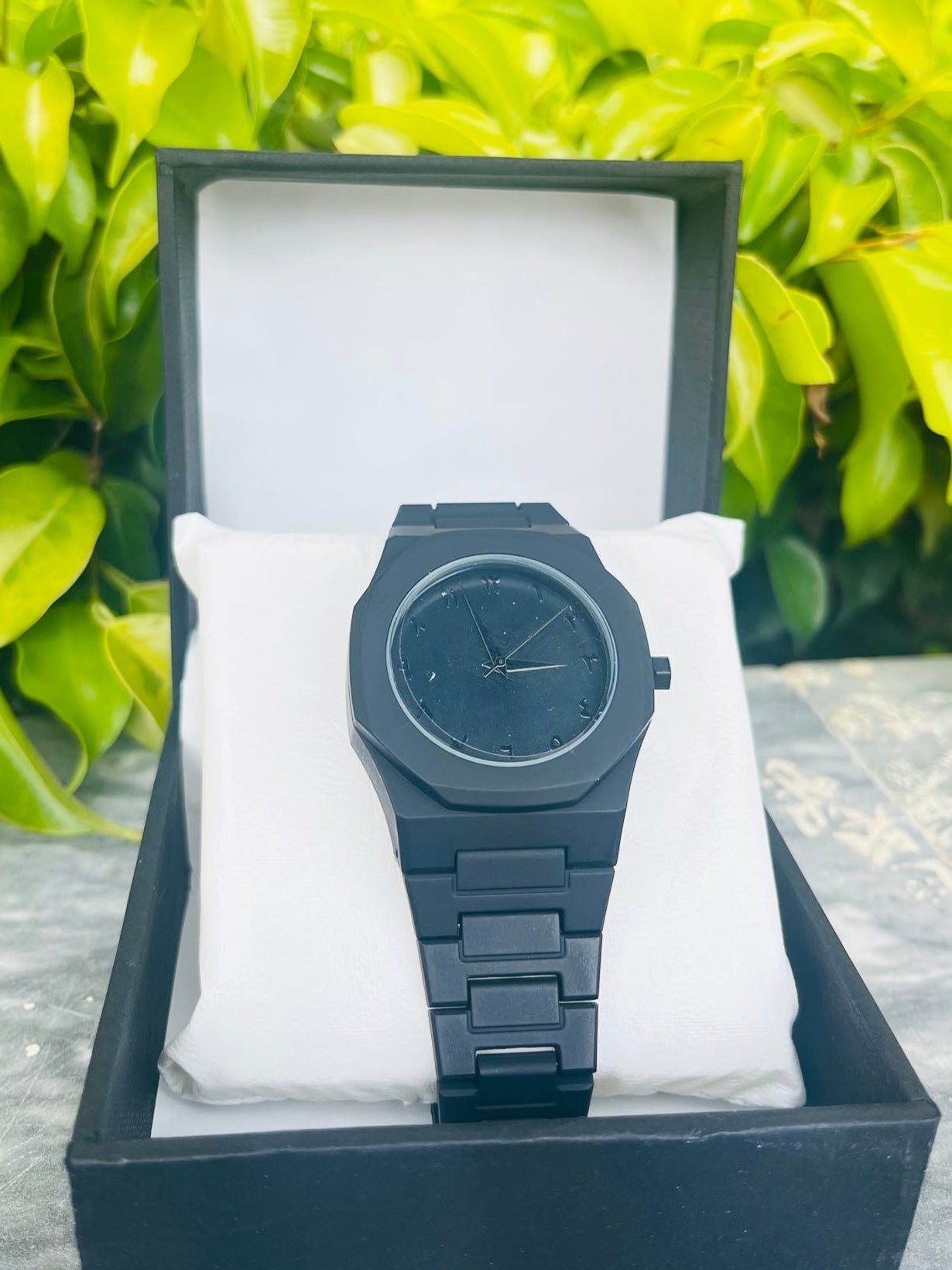 Aura - Sleek Black Watch