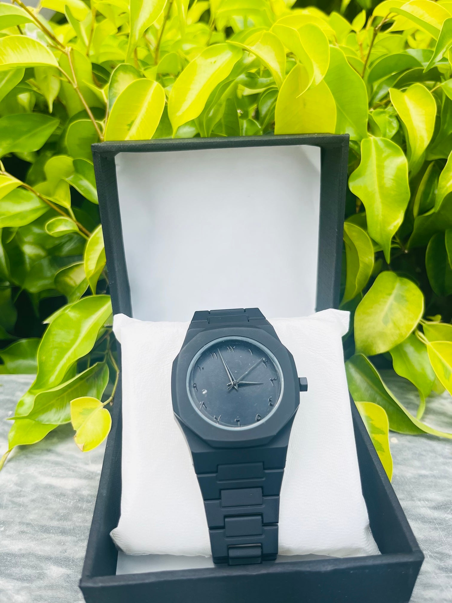 Aura - Sleek Black Watch