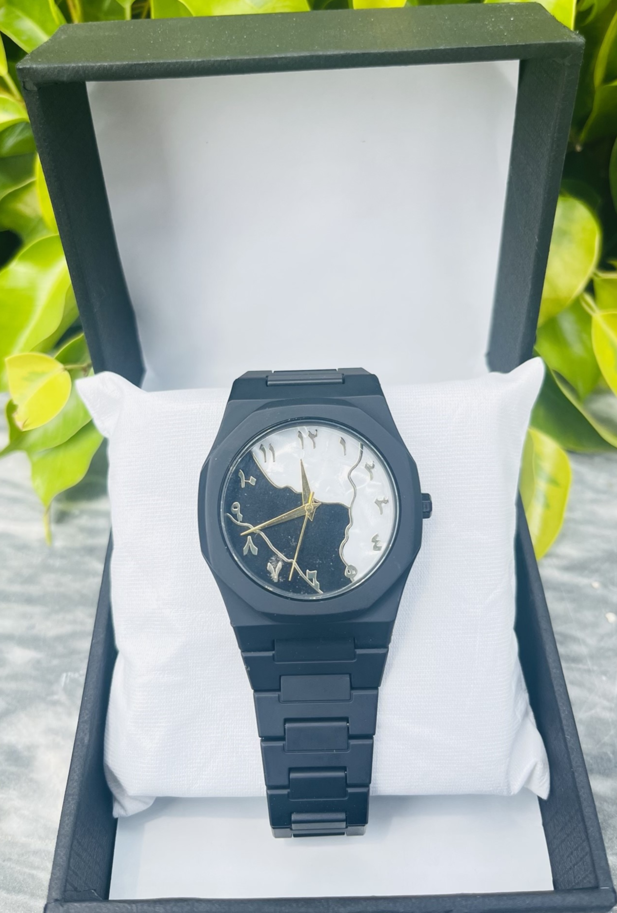 Elegent Black Aura Watch