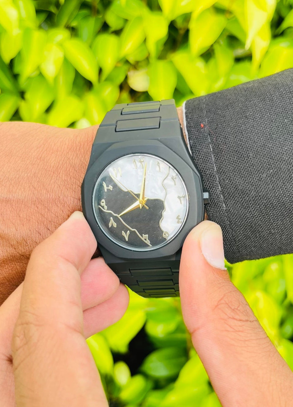 Elegent Black Aura Watch