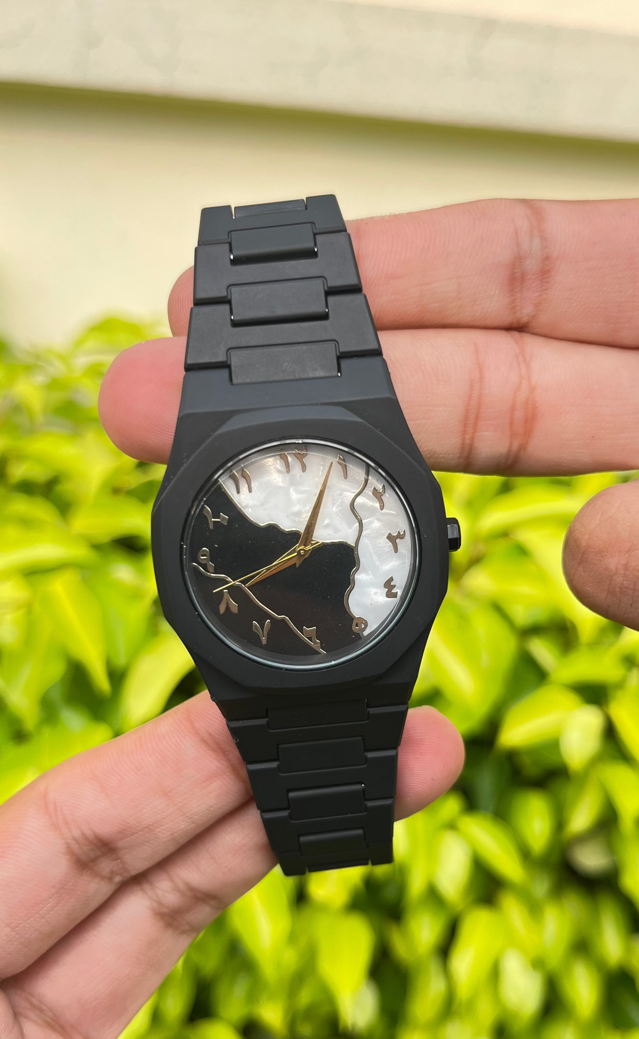 Elegent Black Aura Watch