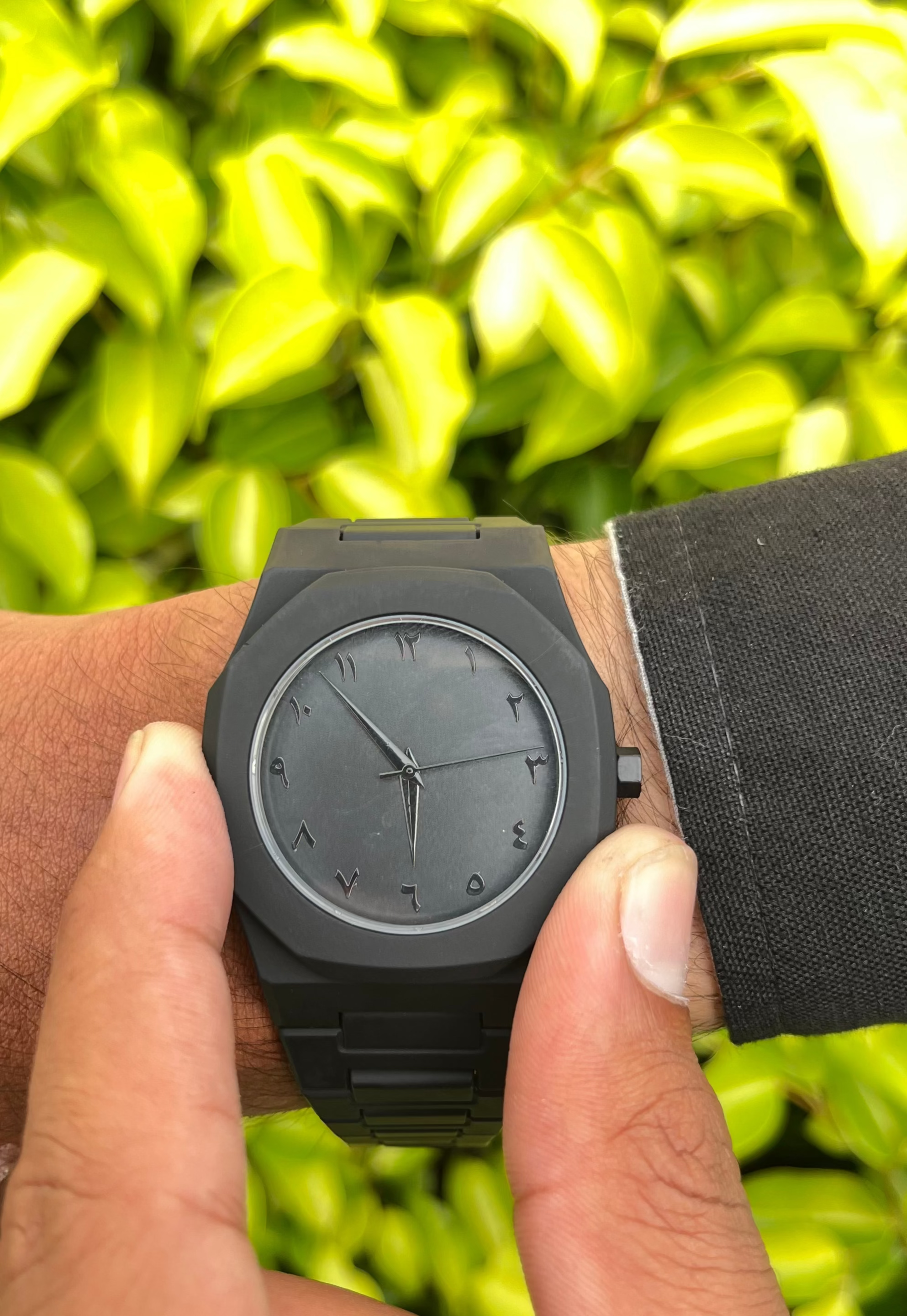 Aura - Sleek Black Watch