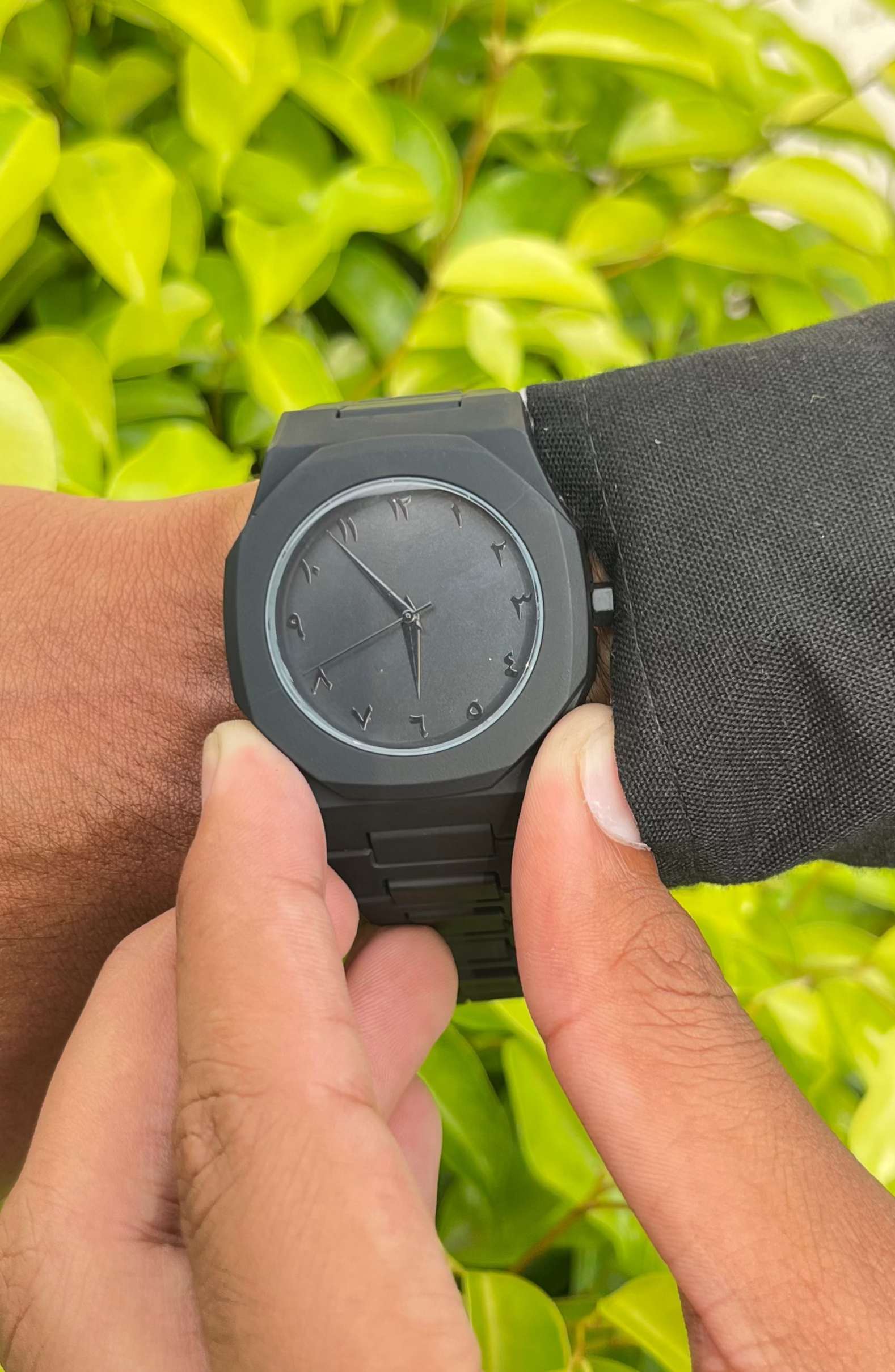 Aura - Sleek Black Watch