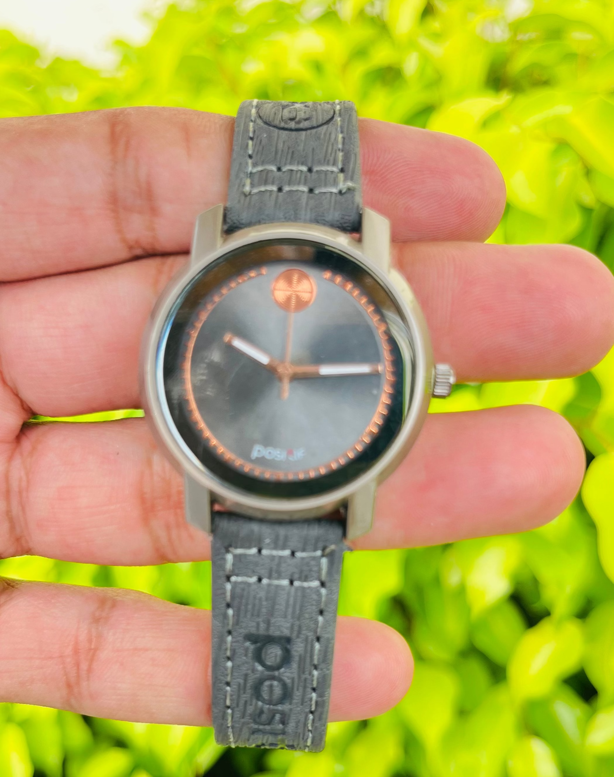 Positif- Elegant Timepiece