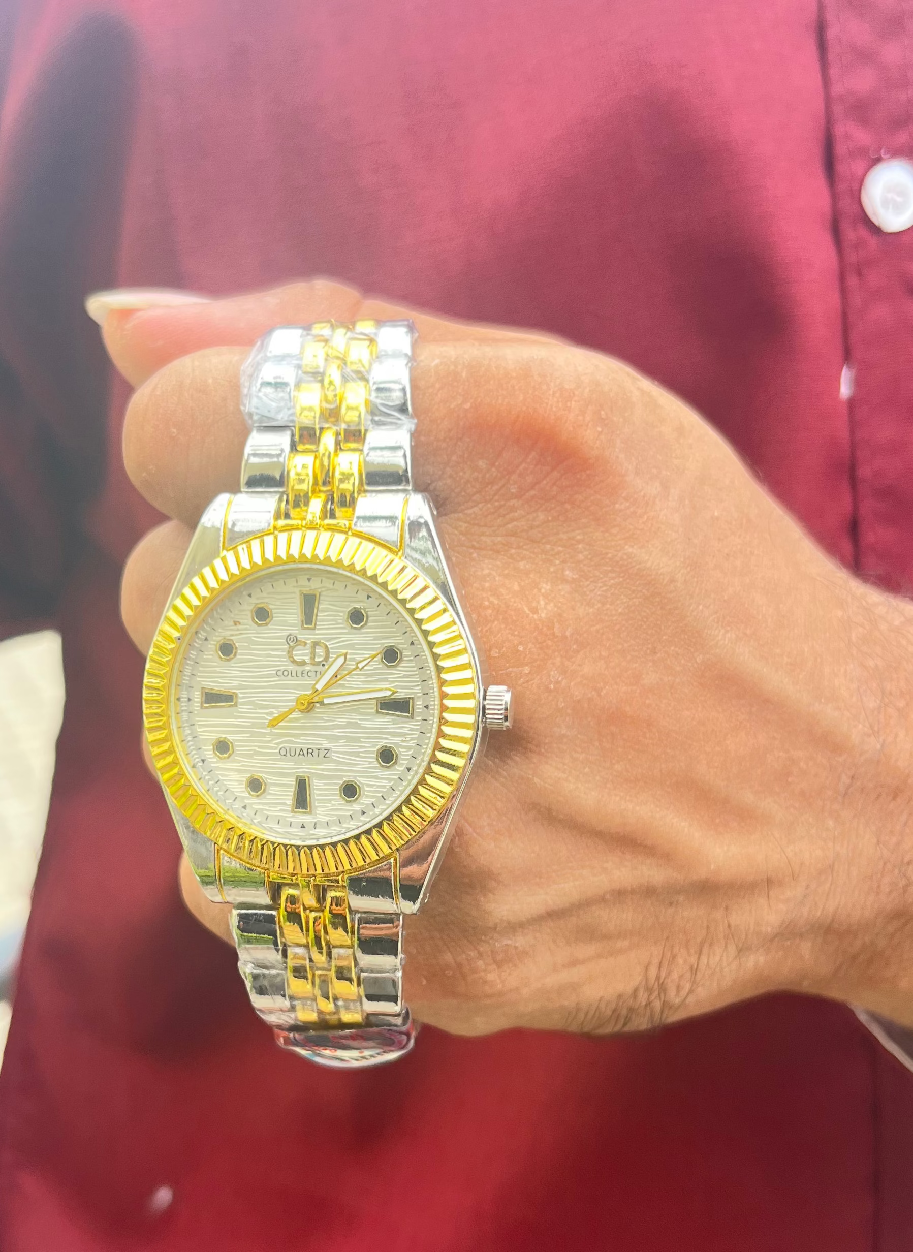 CD-Collection Elegant Quartz Watch with Gold Accents