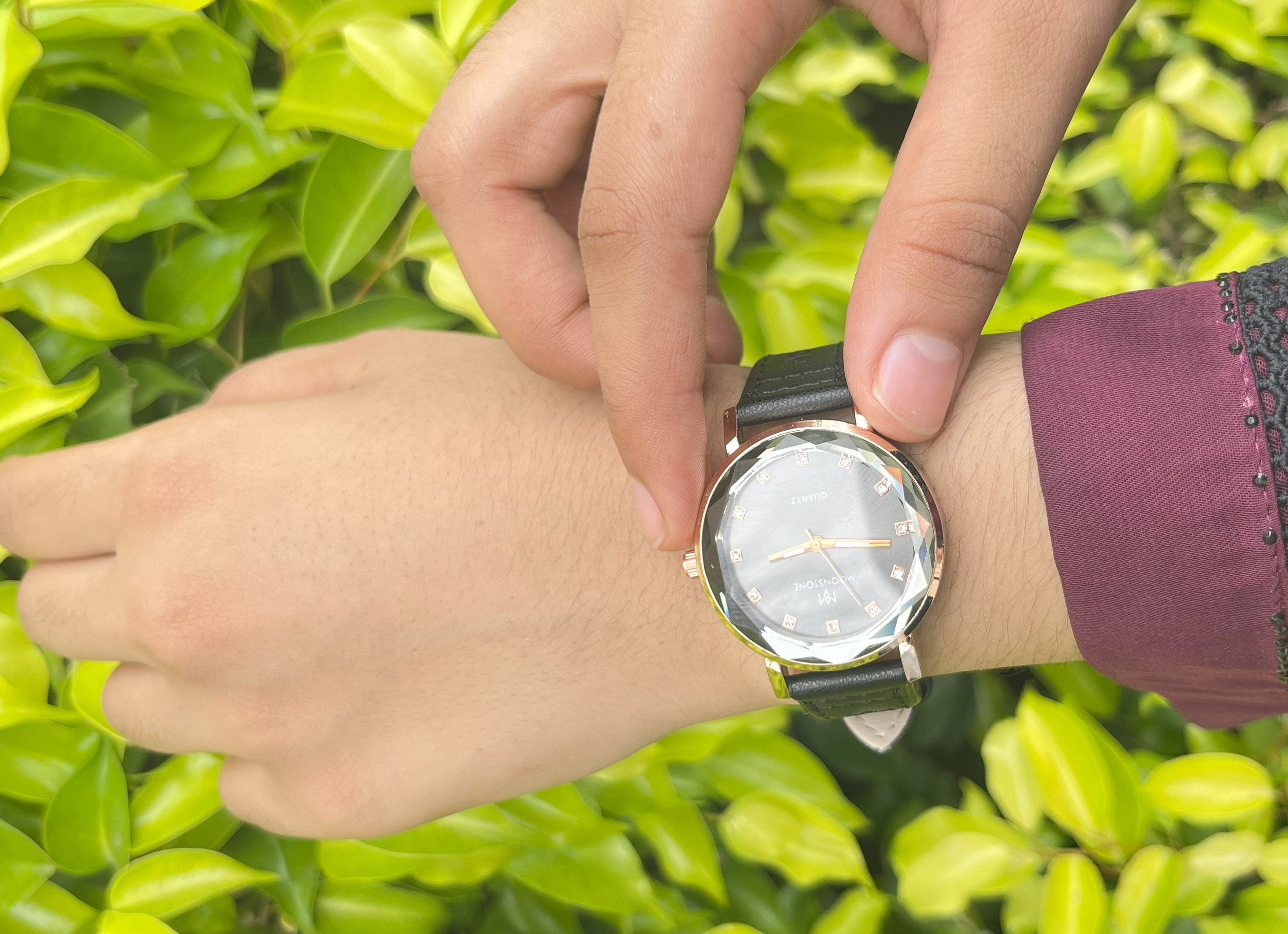 MoonStone-Elegant Black Leather Watch
